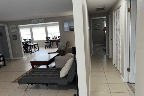 House in Port Charlotte, Florida 3 bedrooms, 158.12 sq.m. № 1900638 - photo 15