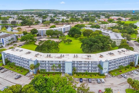 Condo in Deerfield Beach, Florida, 1 bedroom  № 2388014 - photo 23