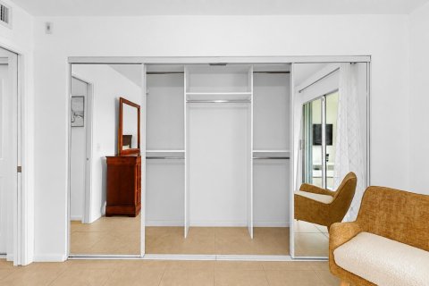 Condo in Deerfield Beach, Florida, 1 bedroom  № 2388014 - photo 15