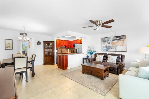 Condo in Deerfield Beach, Florida, 1 bedroom  № 2388014 - photo 2