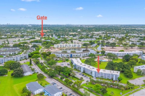 Condo in Deerfield Beach, Florida, 1 bedroom  № 2388014 - photo 26