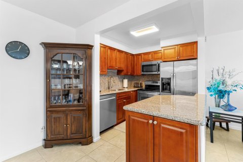 Condo in Deerfield Beach, Florida, 1 bedroom  № 2388014 - photo 7
