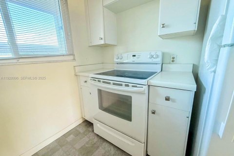 Condo in Venice, Florida, 2 bedrooms  № 1989362 - photo 11