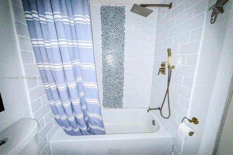 Condo in Venice, Florida, 2 bedrooms  № 1989362 - photo 18