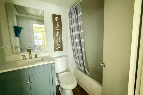 Condo in Venice, Florida, 2 bedrooms  № 1989362 - photo 17