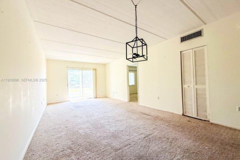 Condo in Venice, Florida, 2 bedrooms  № 1989362 - photo 9