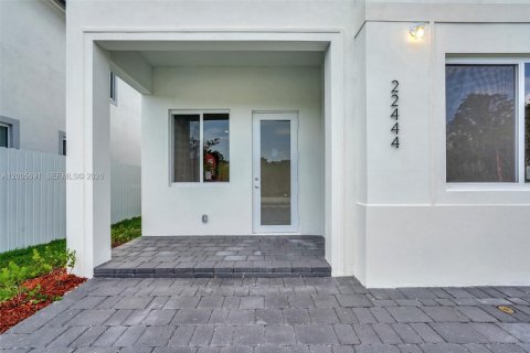 Townhouse in Miami, Florida 5 bedrooms № 2069648 - photo 3