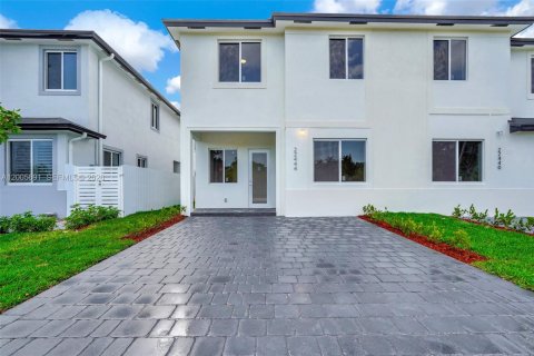 Townhouse in Miami, Florida 5 bedrooms № 2069648 - photo 5