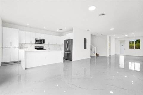 Townhouse in Miami, Florida 5 bedrooms № 2069648 - photo 10