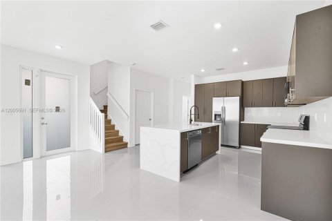 Townhouse in Miami, Florida 5 bedrooms № 2069648 - photo 23
