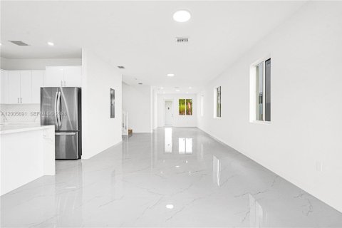 Townhouse in Miami, Florida 5 bedrooms № 2069648 - photo 12