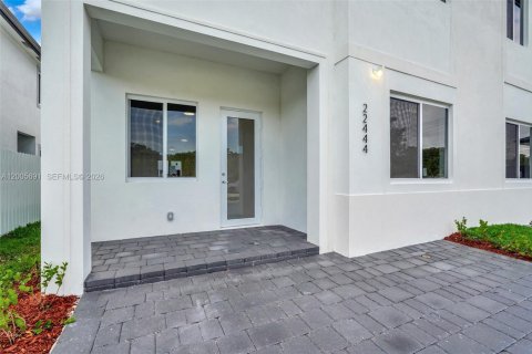 Townhouse in Miami, Florida 5 bedrooms № 2069648 - photo 4