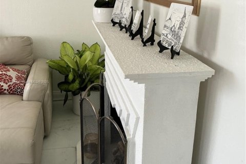 Commercial property in Miami, Florida 176.14 sq.m. № 1957655 - photo 18