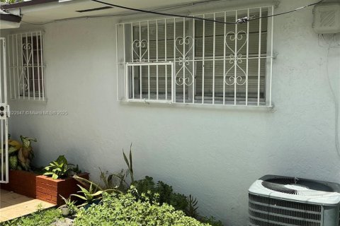 Commercial property in Miami, Florida 176.14 sq.m. № 1957655 - photo 8