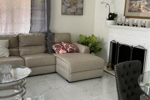 Commercial property in Miami, Florida 176.14 sq.m. № 1957655 - photo 10