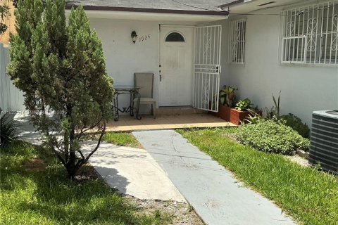 Commercial property in Miami, Florida 176.14 sq.m. № 1957655 - photo 5