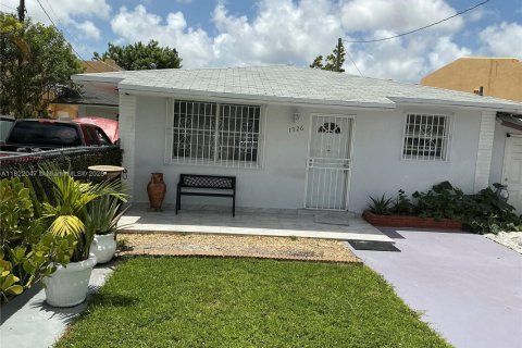 Commercial property in Miami, Florida 176.14 sq.m. № 1957655 - photo 4