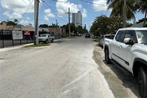 Commercial property in Miami, Florida 176.14 sq.m. № 1957655 - photo 3