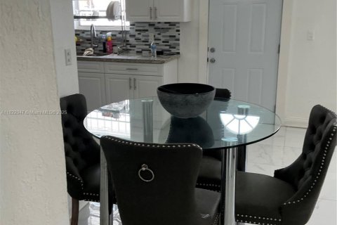 Commercial property in Miami, Florida 176.14 sq.m. № 1957655 - photo 14