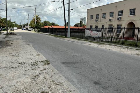 Commercial property in Miami, Florida 176.14 sq.m. № 1957655 - photo 2