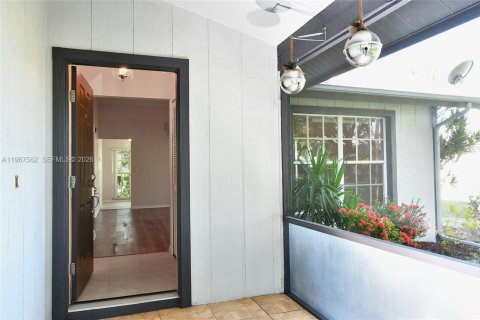 Casa en venta en Lehigh Acres, Florida, 2 dormitorios № 2081417 - foto 5