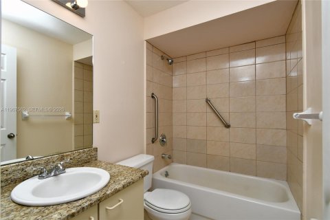 Casa en venta en Lehigh Acres, Florida, 2 dormitorios № 2081417 - foto 21
