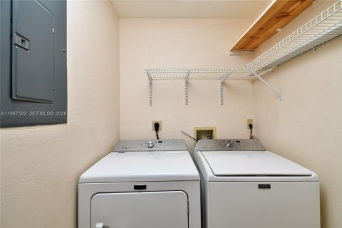 Casa en venta en Lehigh Acres, Florida, 2 dormitorios № 2081417 - foto 22