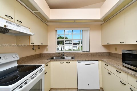 Casa en venta en Lehigh Acres, Florida, 2 dormitorios № 2081417 - foto 17