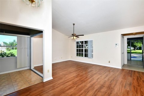 Casa en venta en Lehigh Acres, Florida, 2 dormitorios № 2081417 - foto 13