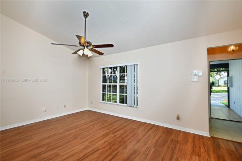 Casa en venta en Lehigh Acres, Florida, 2 dormitorios № 2081417 - foto 12