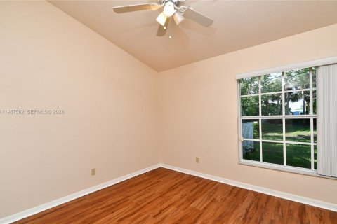 Casa en venta en Lehigh Acres, Florida, 2 dormitorios № 2081417 - foto 23