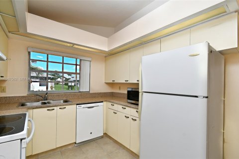 Casa en venta en Lehigh Acres, Florida, 2 dormitorios № 2081417 - foto 18