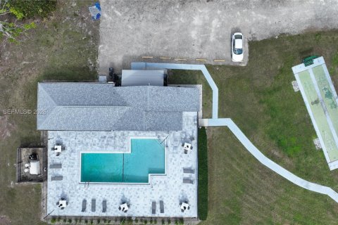 Casa en venta en Lehigh Acres, Florida, 2 dormitorios № 2081417 - foto 25
