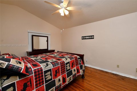 Casa en venta en Lehigh Acres, Florida, 2 dormitorios № 2081417 - foto 7