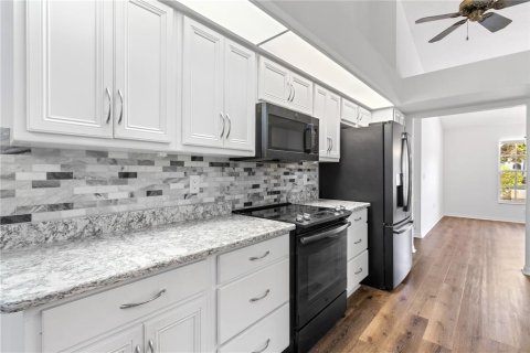 Casa en venta en Weeki Wachee, Florida, 3 dormitorios, 209.4 m2 № 1916022 - foto 13