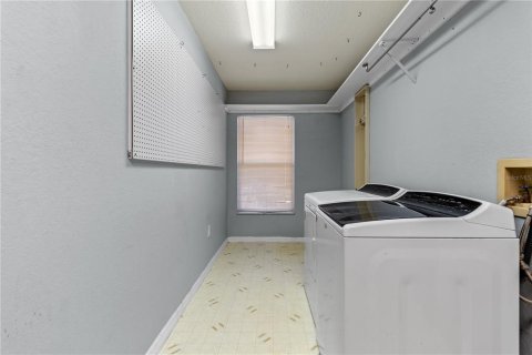 Casa en venta en Weeki Wachee, Florida, 3 dormitorios, 209.4 m2 № 1916022 - foto 25