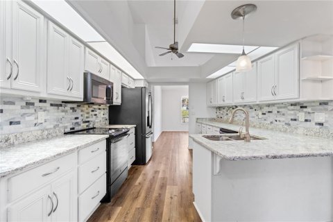 Casa en venta en Weeki Wachee, Florida, 3 dormitorios, 209.4 m2 № 1916022 - foto 12