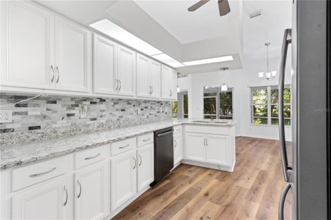 Casa en venta en Weeki Wachee, Florida, 3 dormitorios, 209.4 m2 № 1916022 - foto 10