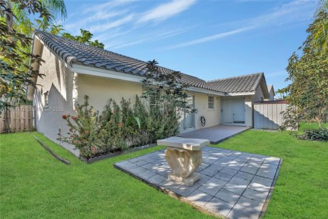 Снять в аренду виллу или дом в Катлер-Бей, Флорида 3 спальни, 157м2, № 1992410 - фото 27