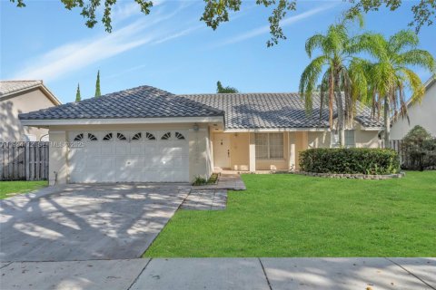 Снять в аренду виллу или дом в Катлер-Бей, Флорида 3 спальни, 157м2, № 1992410 - фото 1