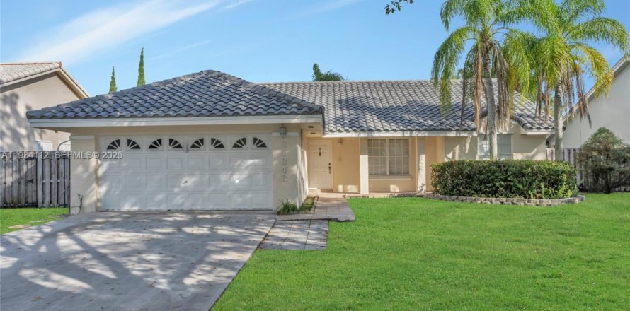 Дом в Катлер-Бей, Флорида 3 спальни, 157м2 № 1992410