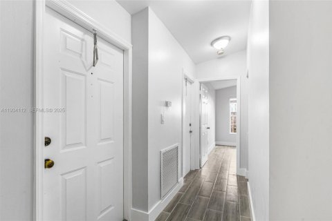 Снять в аренду виллу или дом в Катлер-Бей, Флорида 3 спальни, 157м2, № 1992410 - фото 15