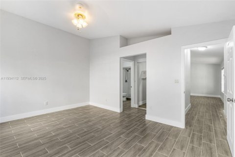 Снять в аренду виллу или дом в Катлер-Бей, Флорида 3 спальни, 157м2, № 1992410 - фото 17