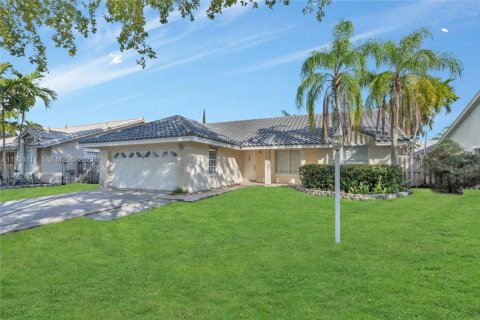 Снять в аренду виллу или дом в Катлер-Бей, Флорида 3 спальни, 157м2, № 1992410 - фото 2