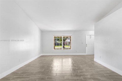 Снять в аренду виллу или дом в Катлер-Бей, Флорида 3 спальни, 157м2, № 1992410 - фото 9