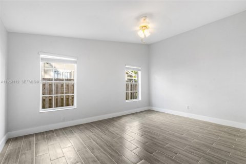 Снять в аренду виллу или дом в Катлер-Бей, Флорида 3 спальни, 157м2, № 1992410 - фото 16