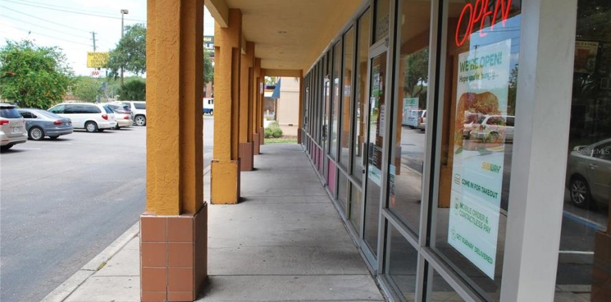 Propiedad comercial en Hudson, Florida 116.13 m2 № 1894500