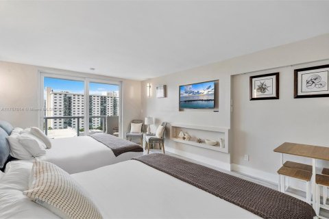Studio à Condo à Sunny Isles Beach, Floride  № 2039372
