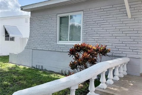 Casa en venta en Saint Petersburg, Florida, 3 dormitorios, 112.41 m2 № 2298281 - foto 2