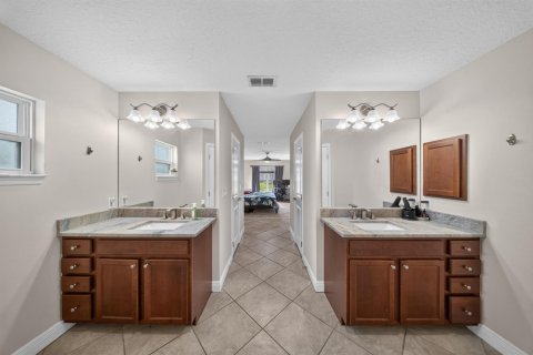 House in Port St. Lucie, Florida 3 bedrooms, 189.06 sq.m. № 2421174 - photo 23